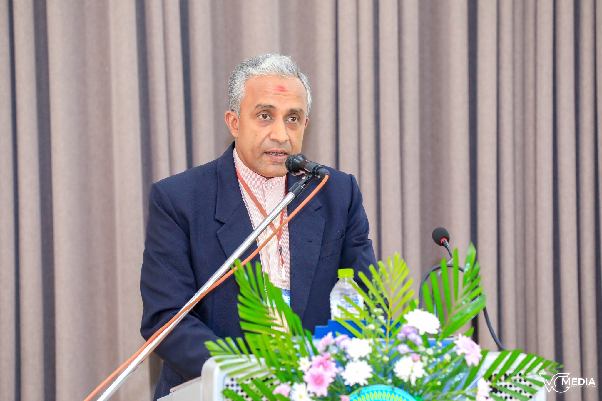 Speaker presenting at a TechInn conference session